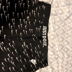 Black Nike leggings
